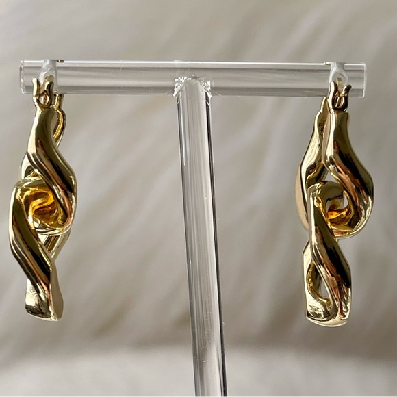 Gold Tone Contemporary Twist Chunky Curb Chain Links - Picture 2 of 7